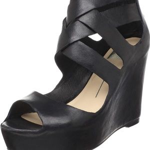 Dolce Vita “Jade” Black Leather Wedge size US 7